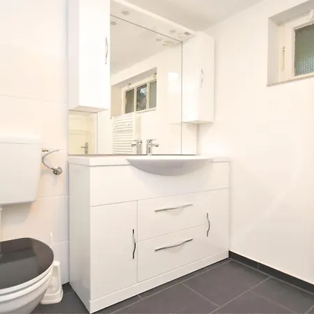 Spacious Haven In Prázdninový dům *